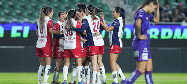 Chivas consigue su tercer triunfo del torneo