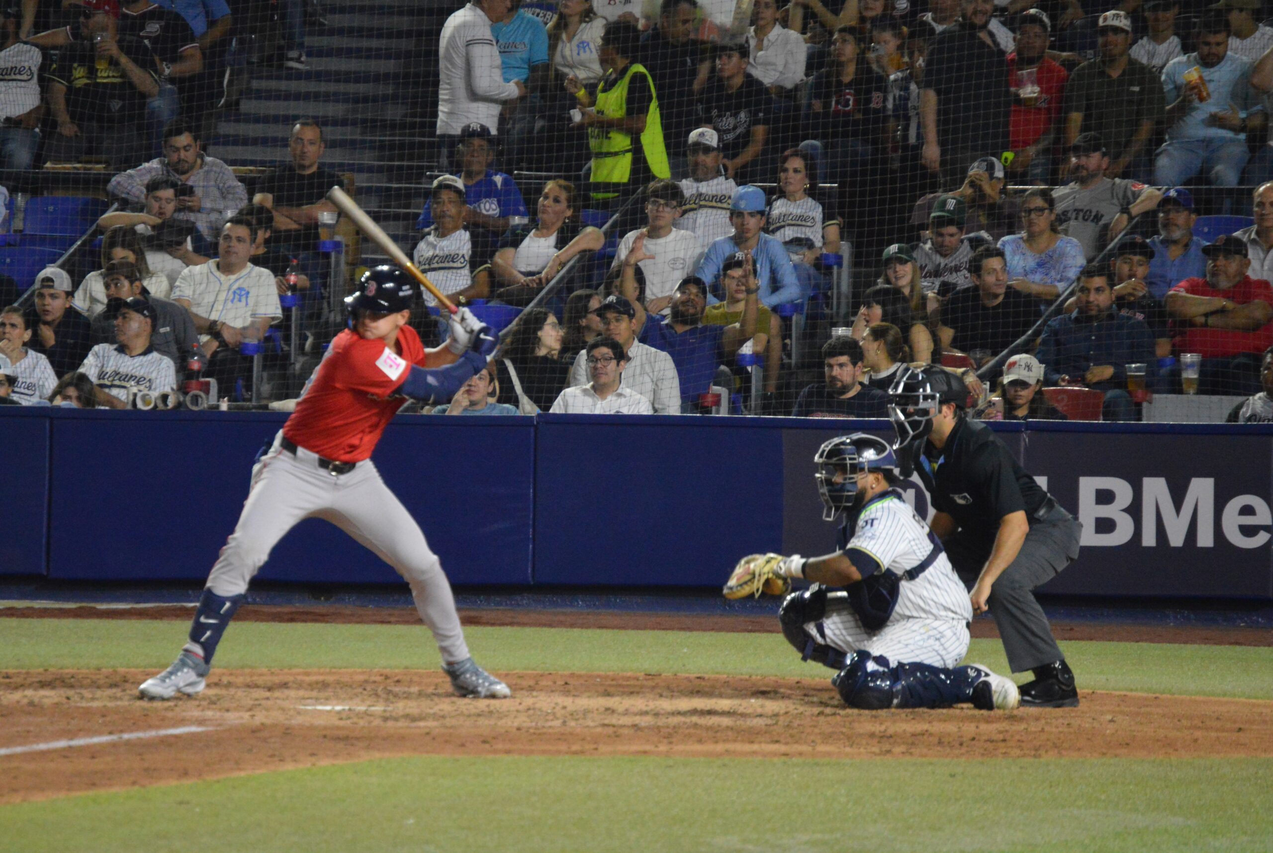 Red Sox dominan a Sultanes en histórico debut en Monterrey