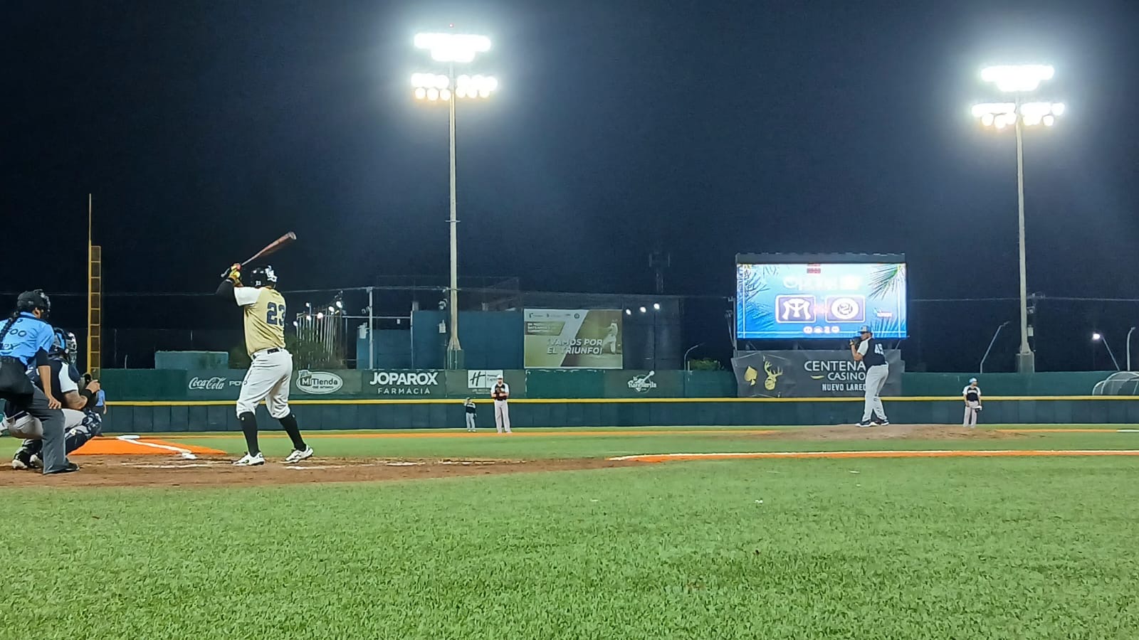 Tecos aplasta 7-2 a Sultanes y domina la serie en la frontera