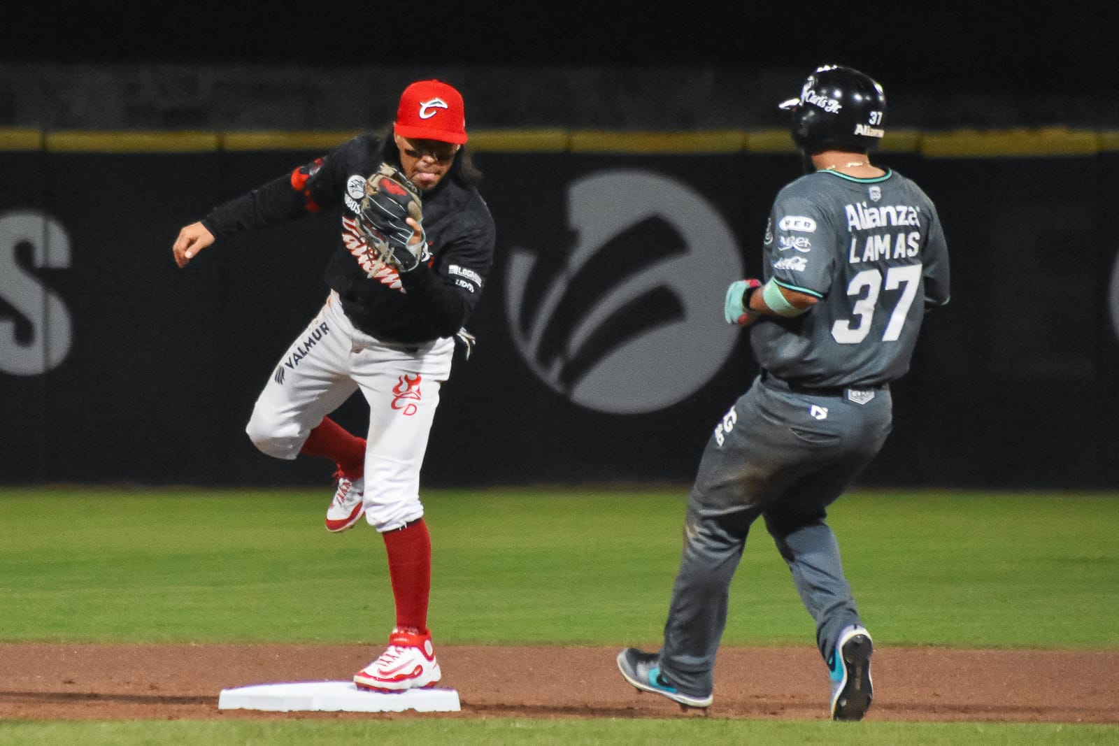 Saraperos sufre dolorosa remontada en el arranque de la temporada 2025