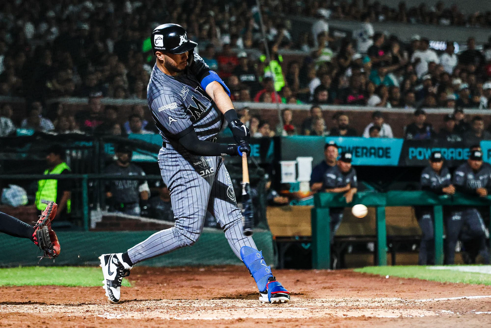 Acereros explota en Saltillo: paliza de 18-1 a Saraperos en noche histórica de 26 hits