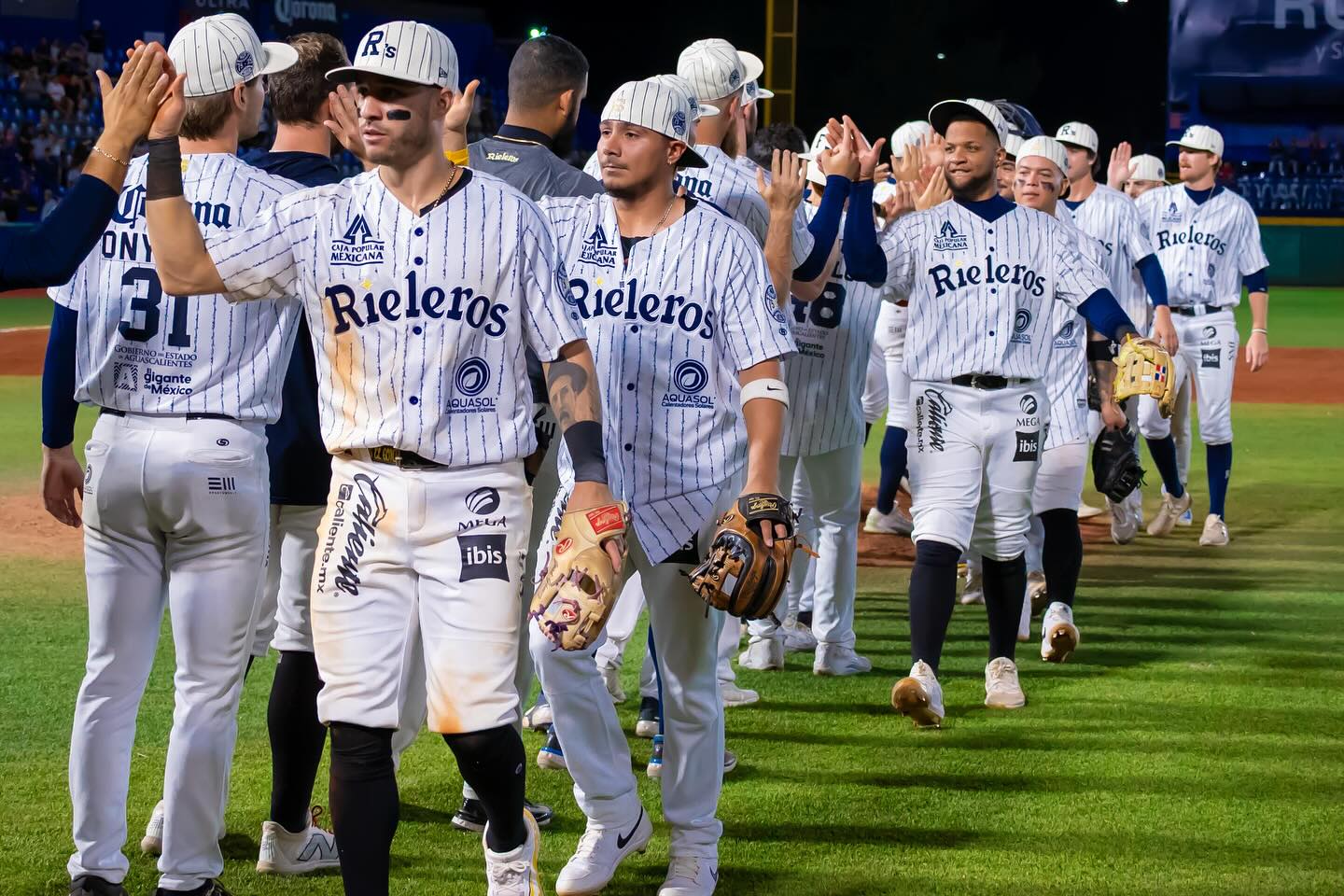 Rieleros barre a Tecolotes