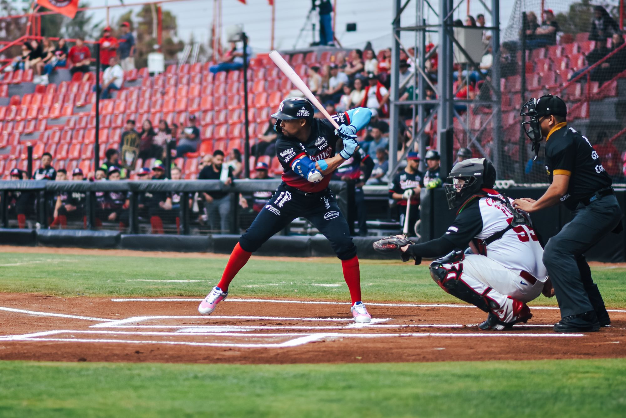 Sultanes empareja la serie con solidez ofensiva y se mantiene en la cima del Norte