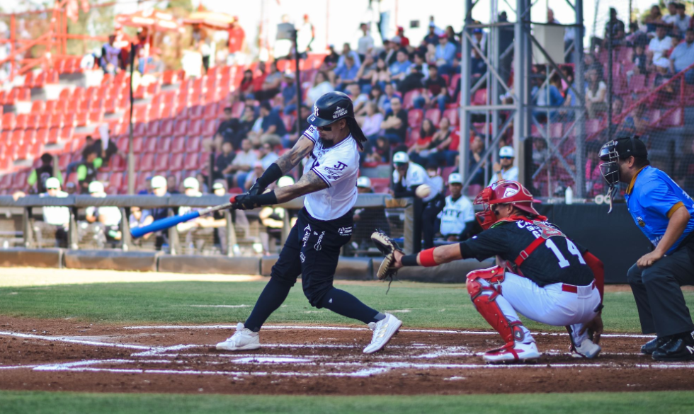 ¡Sultanes arrasa y gana su séptima serie consecutiva!