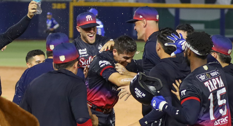 ¡Remontada de alarido! Sultanes deja tendido a Algodoneros y empata la serie