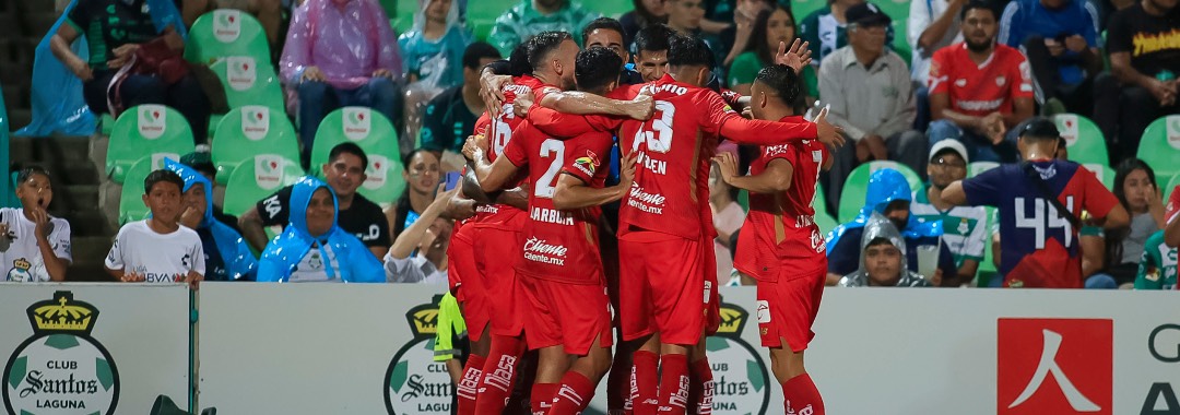 Toluca remonta con dobletes y hunde a Santos en Torreón