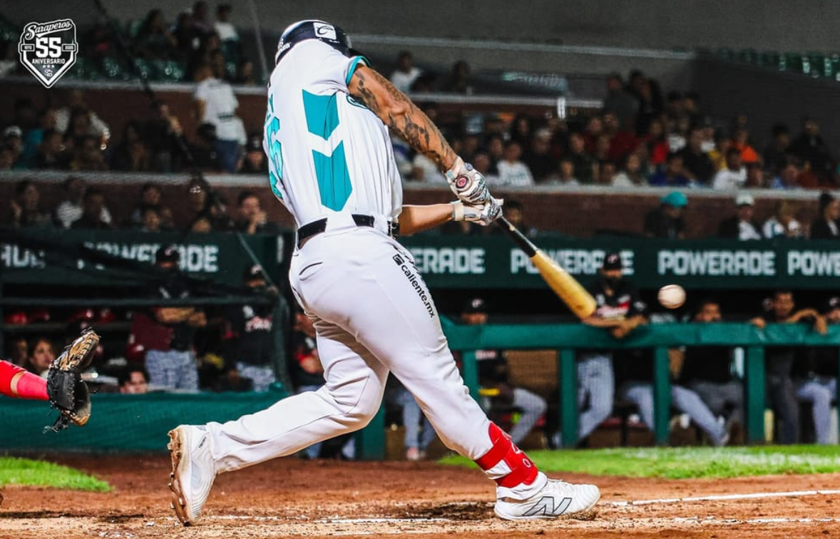 Explosivo rally en la octava da triunfo a Saraperos y asegura la serie