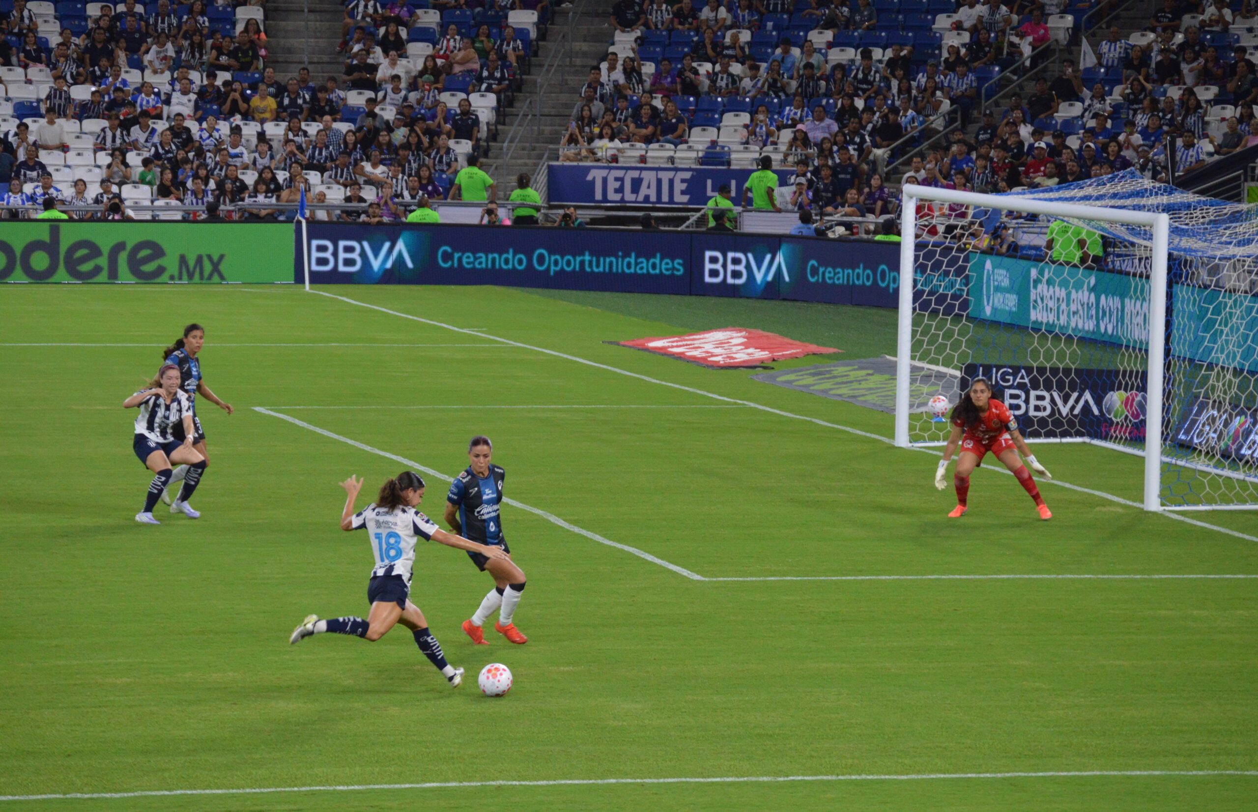 Rayadas brilla en su regreso al BBVA con goleada y toque fantástico