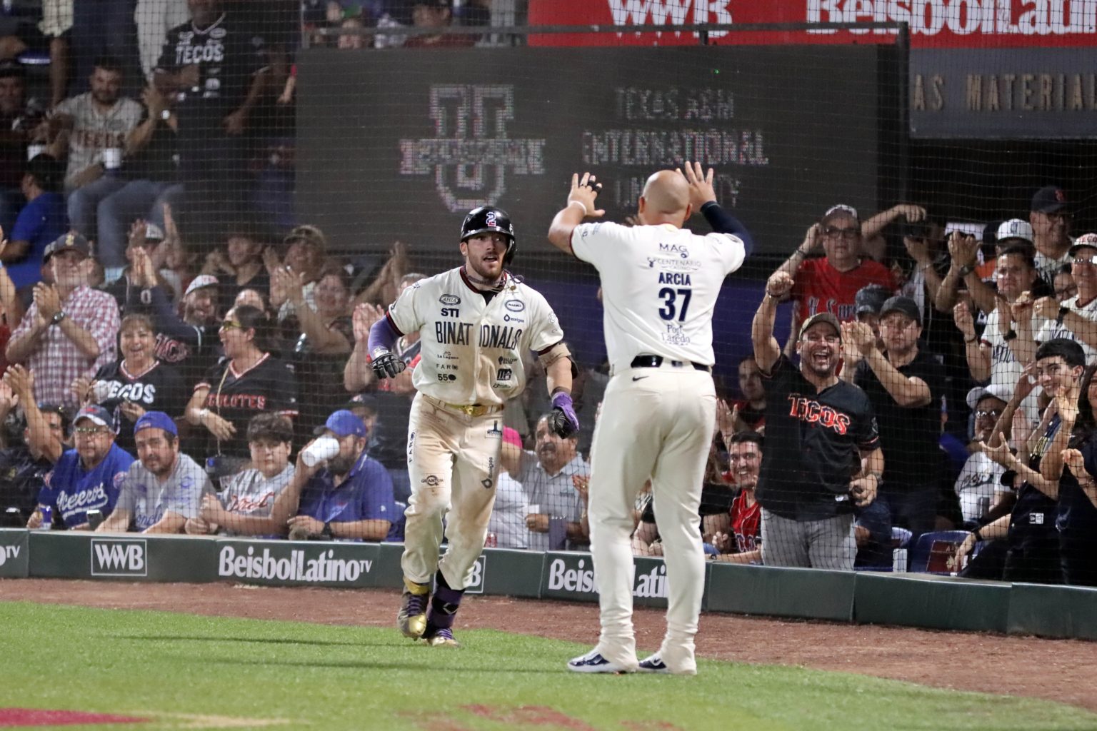 Tecos aplasta a Monclova 12-8 y empata la serie de playoffs