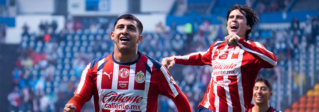 Golazo histórico y triunfo clave: Chivas venció 2-0 a Puebla