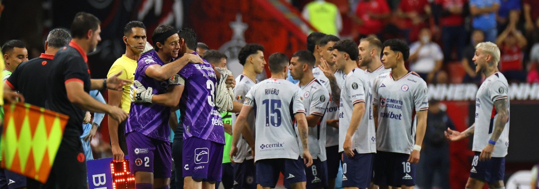 Xolos vencen a Cruz Azul en la emotiva despedida de Chuy Corona