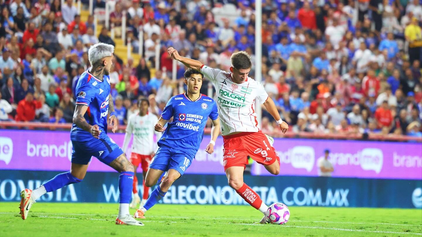 Necaxa frena su mala racha y rescata empate ante Cruz Azul