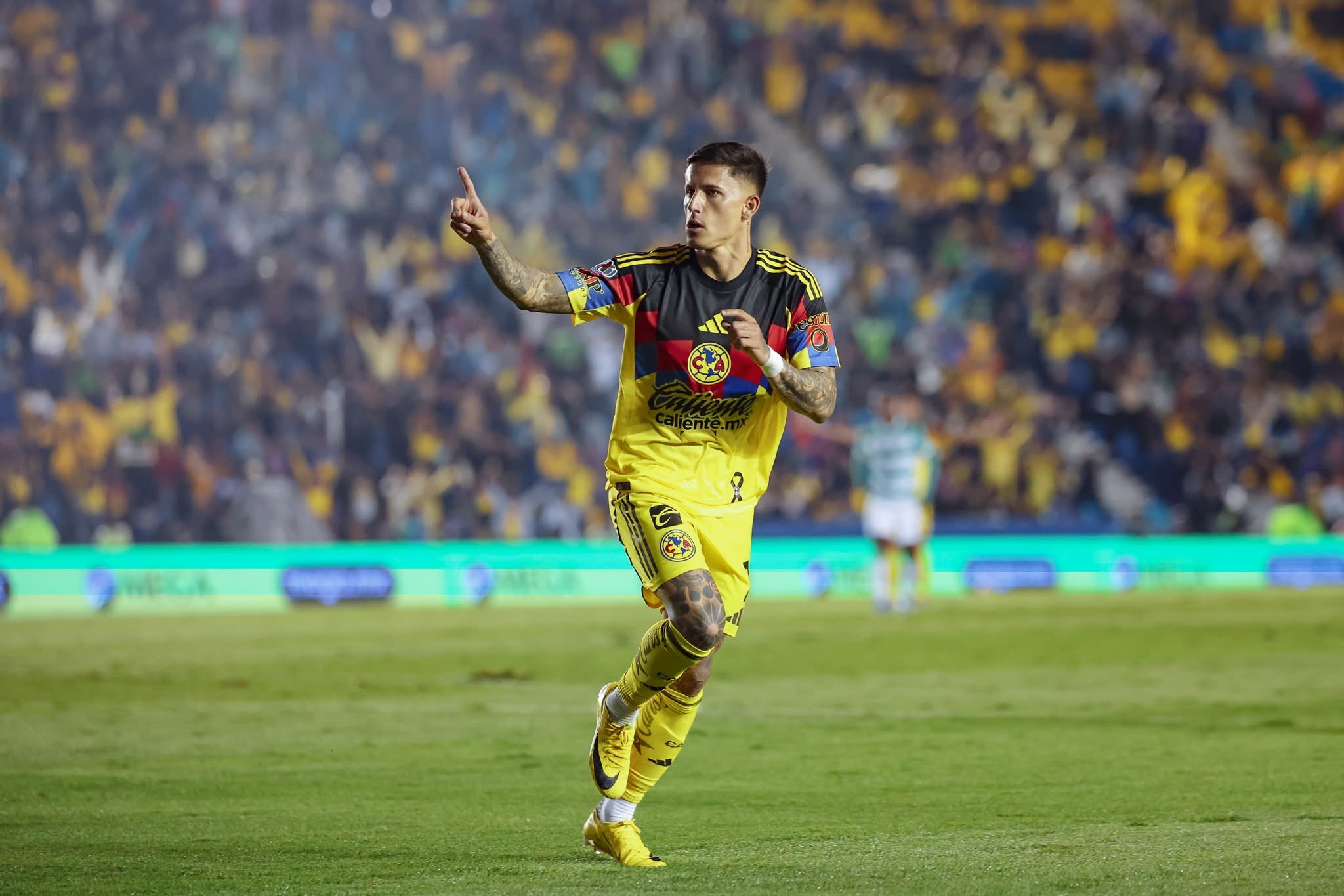 América arrasa a Santos y firma su dominio total en la Liga MX