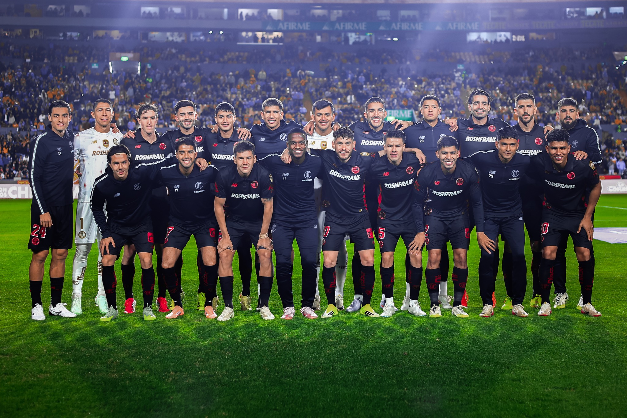 Tigres resiste con uno menos y mantiene su hegemonía ante Toluca en el Volcán