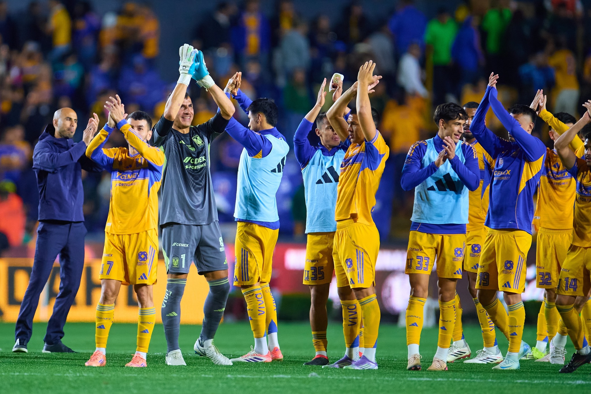 Tigres firma remontada contundente y golea a Santos en el Volcán