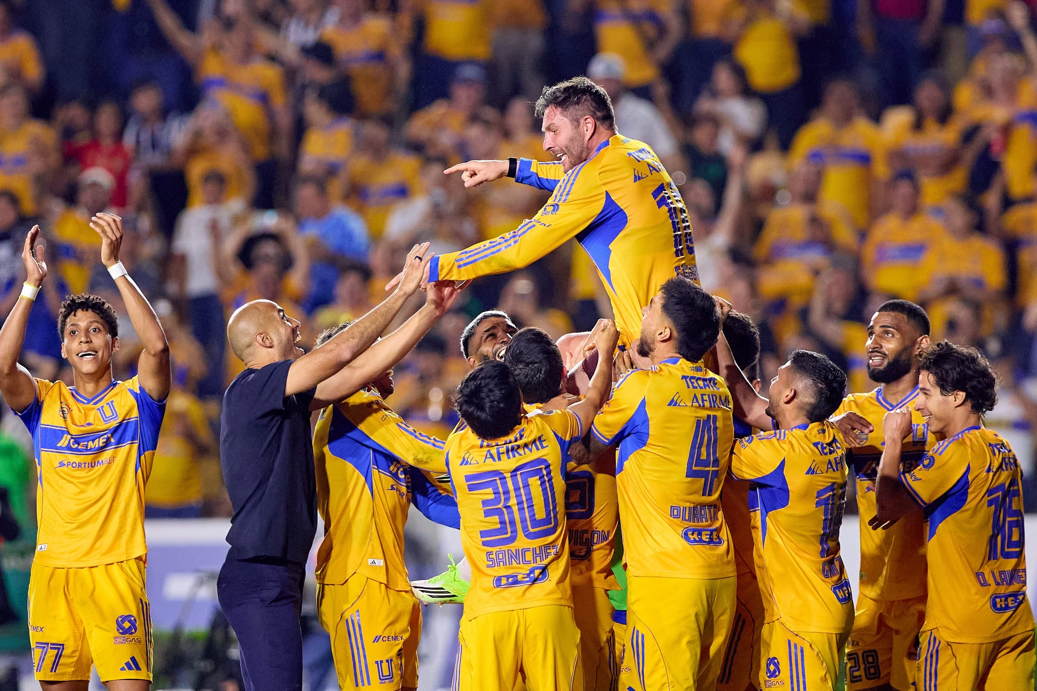 Gignac decide el Clásico Regio en el último suspiro y firma otra noche histórica con Tigres