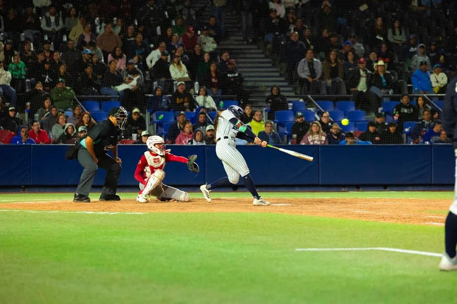 Sultanes pega primero en la Serie de la Reina